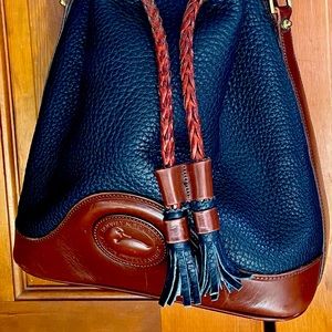Dooney & Bourke hand bag